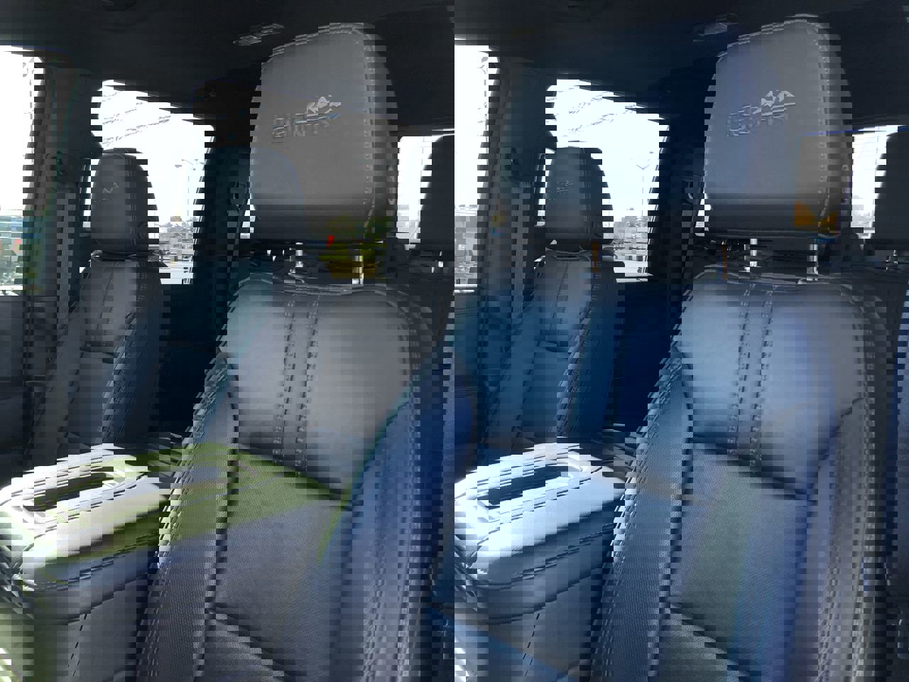 Used 2021 Chevrolet Silverado 2500 High Country w/ Z71 Off-Road Package image 13