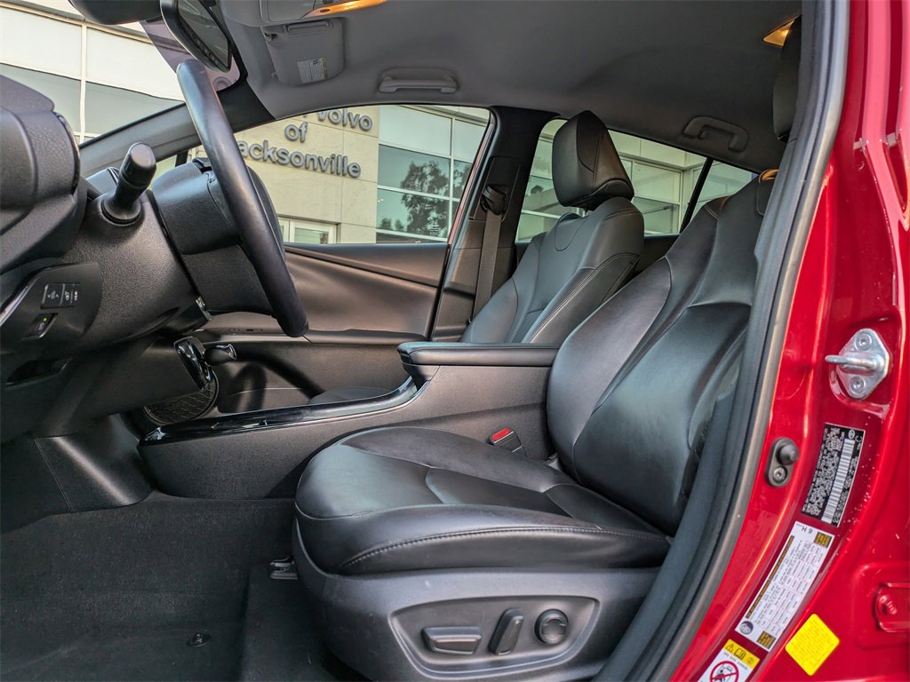 Used 2021 Toyota Prius XLE image 3