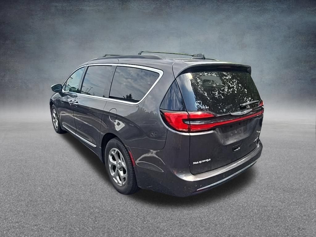 Used 2023 Chrysler Pacifica Limited FWD image 5