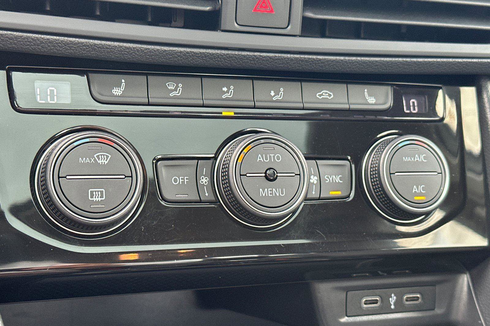 Used 2022 Volkswagen Jetta SE w/ Panoramic Sunroof Package image 18