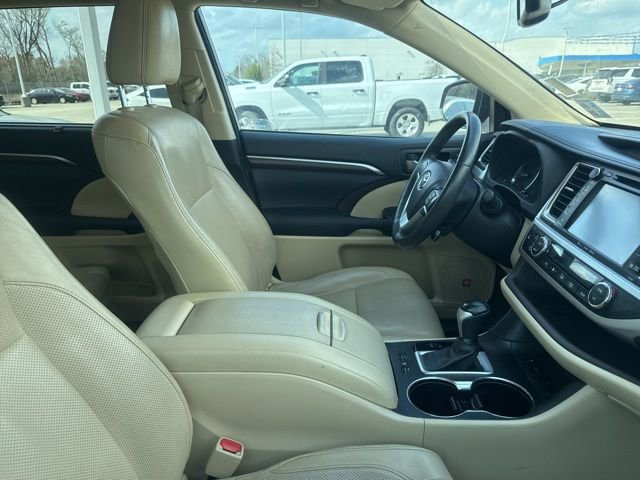 Used 2016 Toyota Highlander Limited Platinum image 2