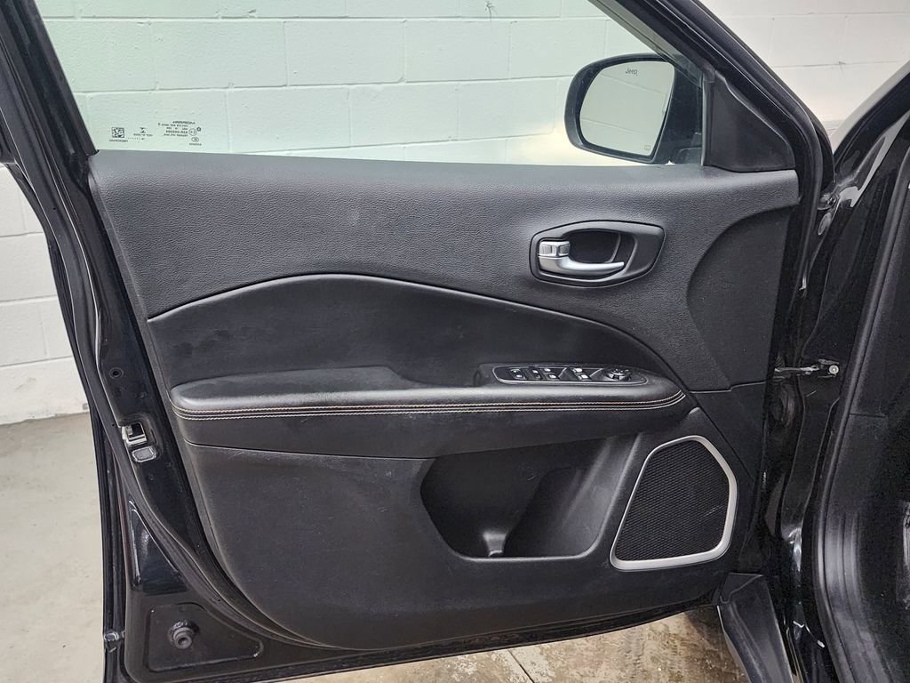 Used 2019 Jeep Compass Latitude image 9