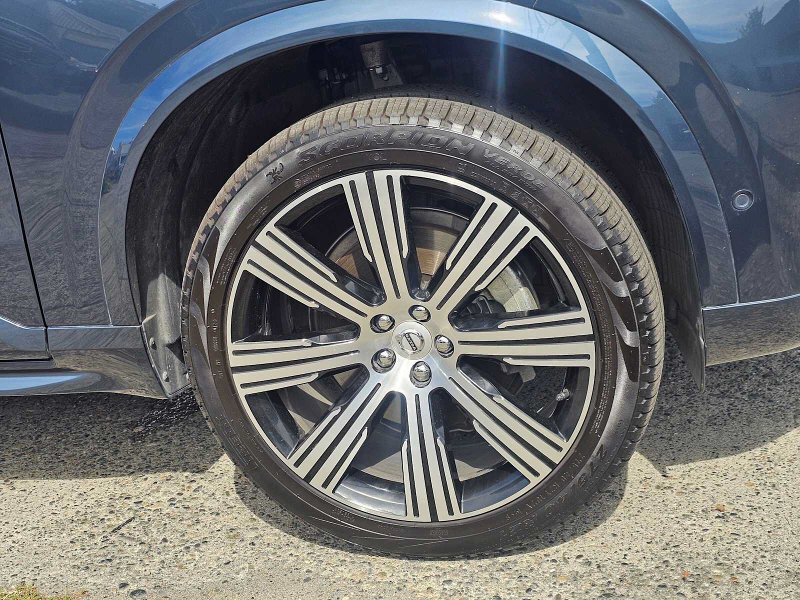 Used 2025 Volvo XC90 B6 Ultra w/ Protection Package Premier AWD/4WD image 9