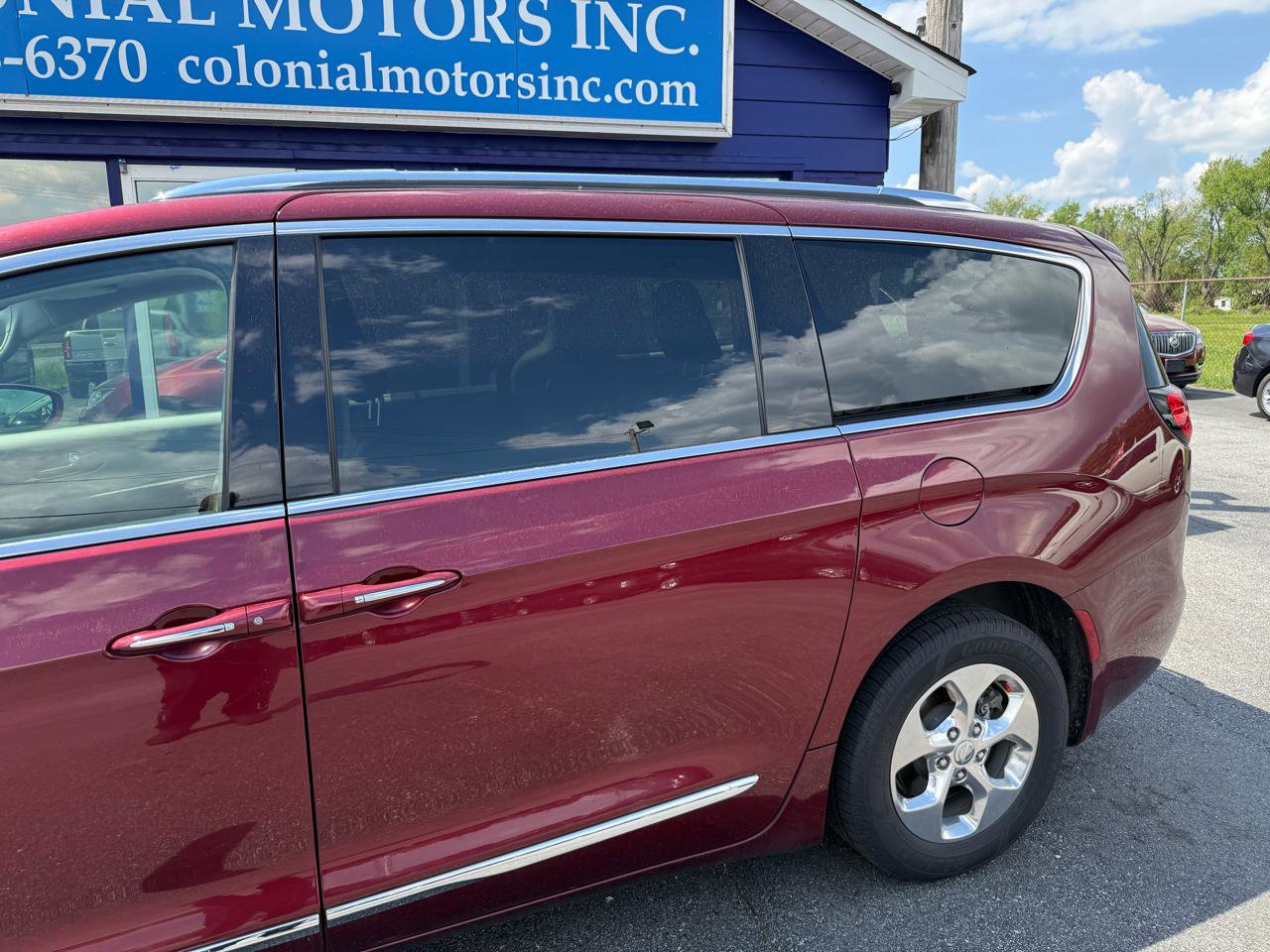 Used 2018 Chrysler Pacifica Limited image 2