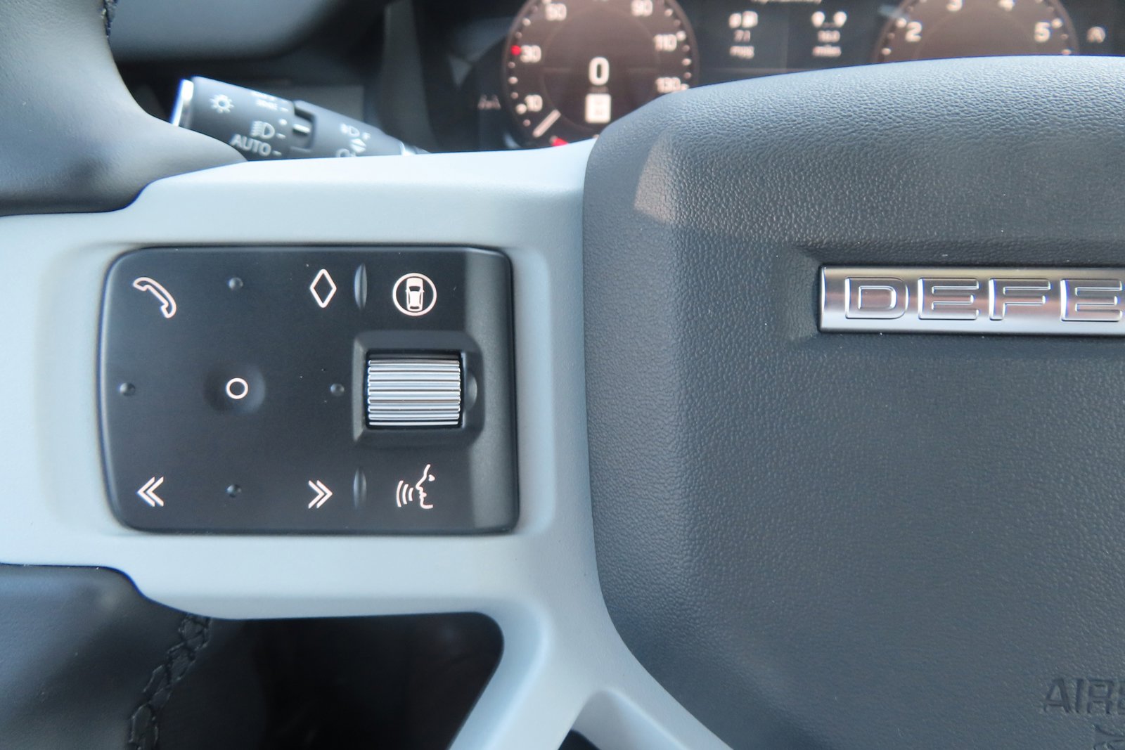 New 2024 Land Rover Defender 110 S image 29