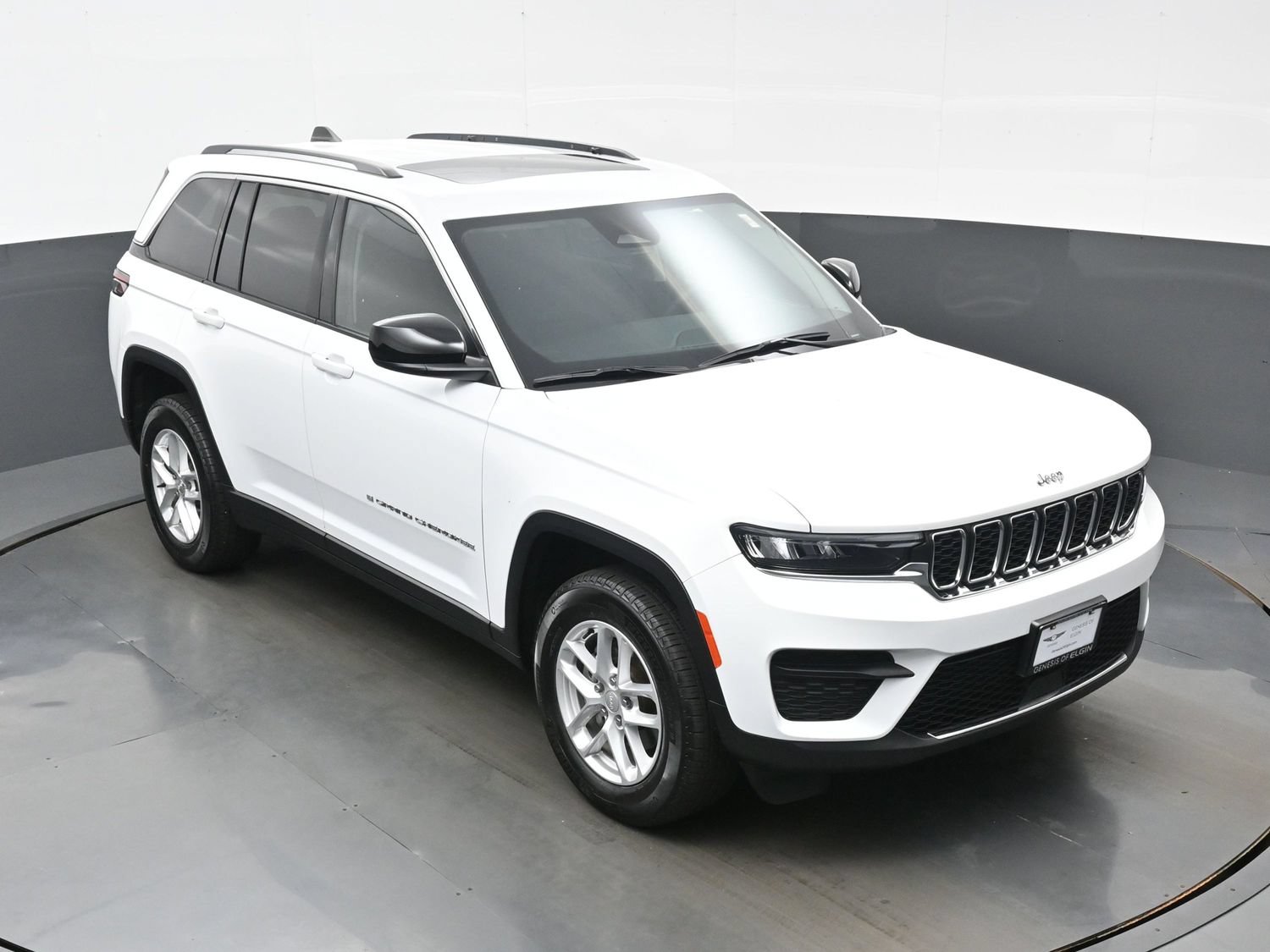 Used 2023 Jeep Grand Cherokee Laredo AWD/4WD image 40