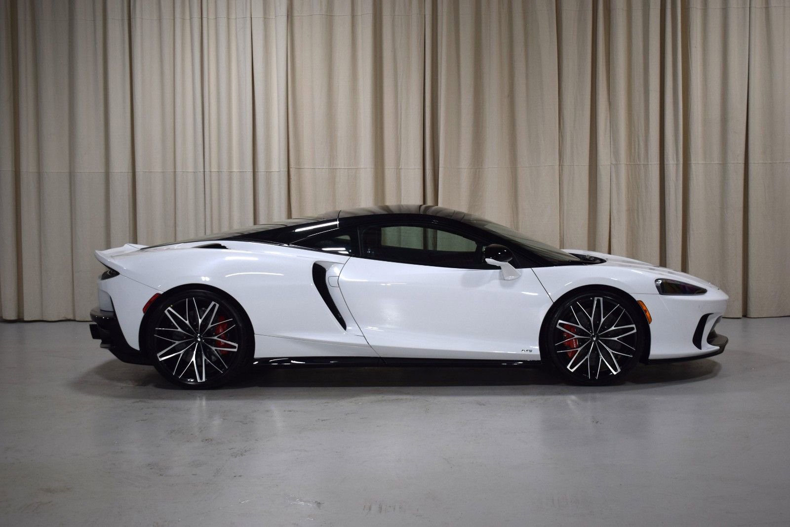 New 2026 McLaren GTS image 14