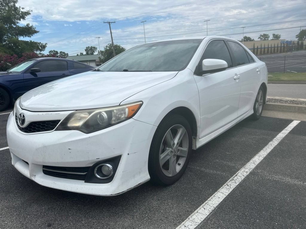 Used 2014 Toyota Camry SE FWD image 1
