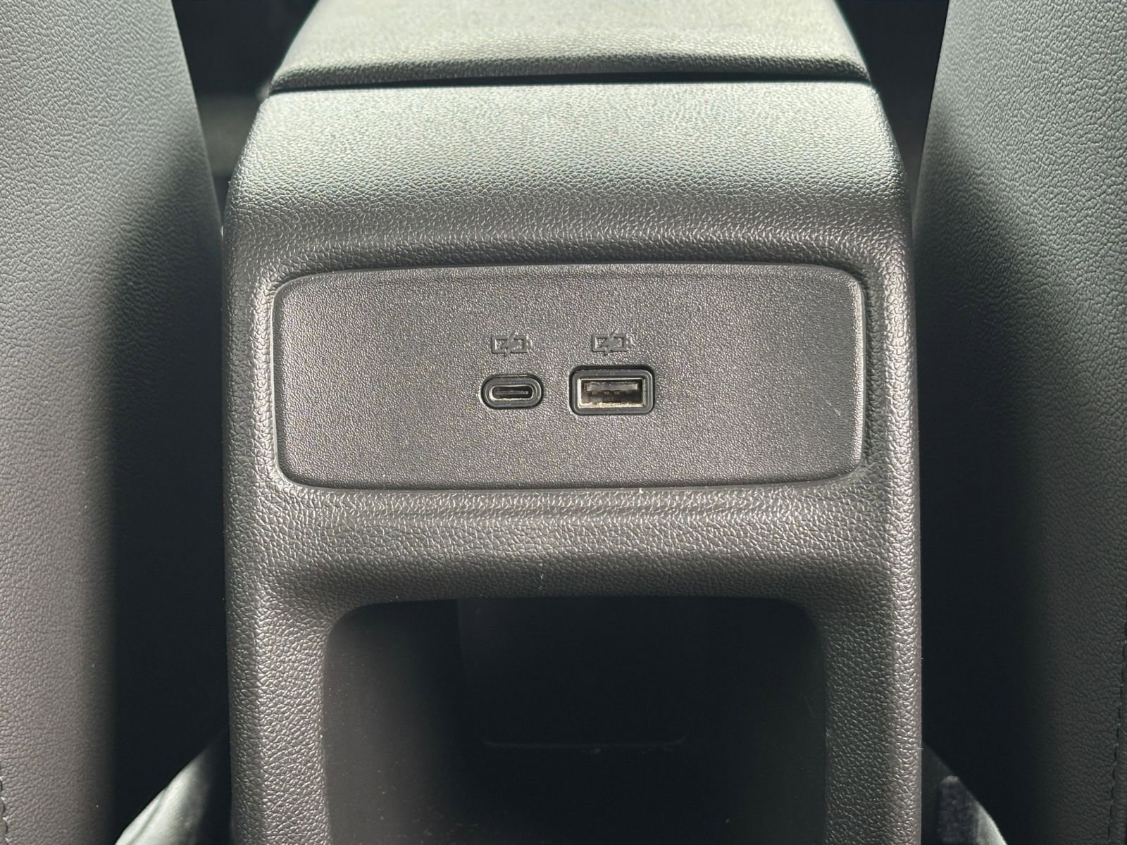 Used 2025 Chevrolet Trax LT w/ LT Convenience Package FWD image 22