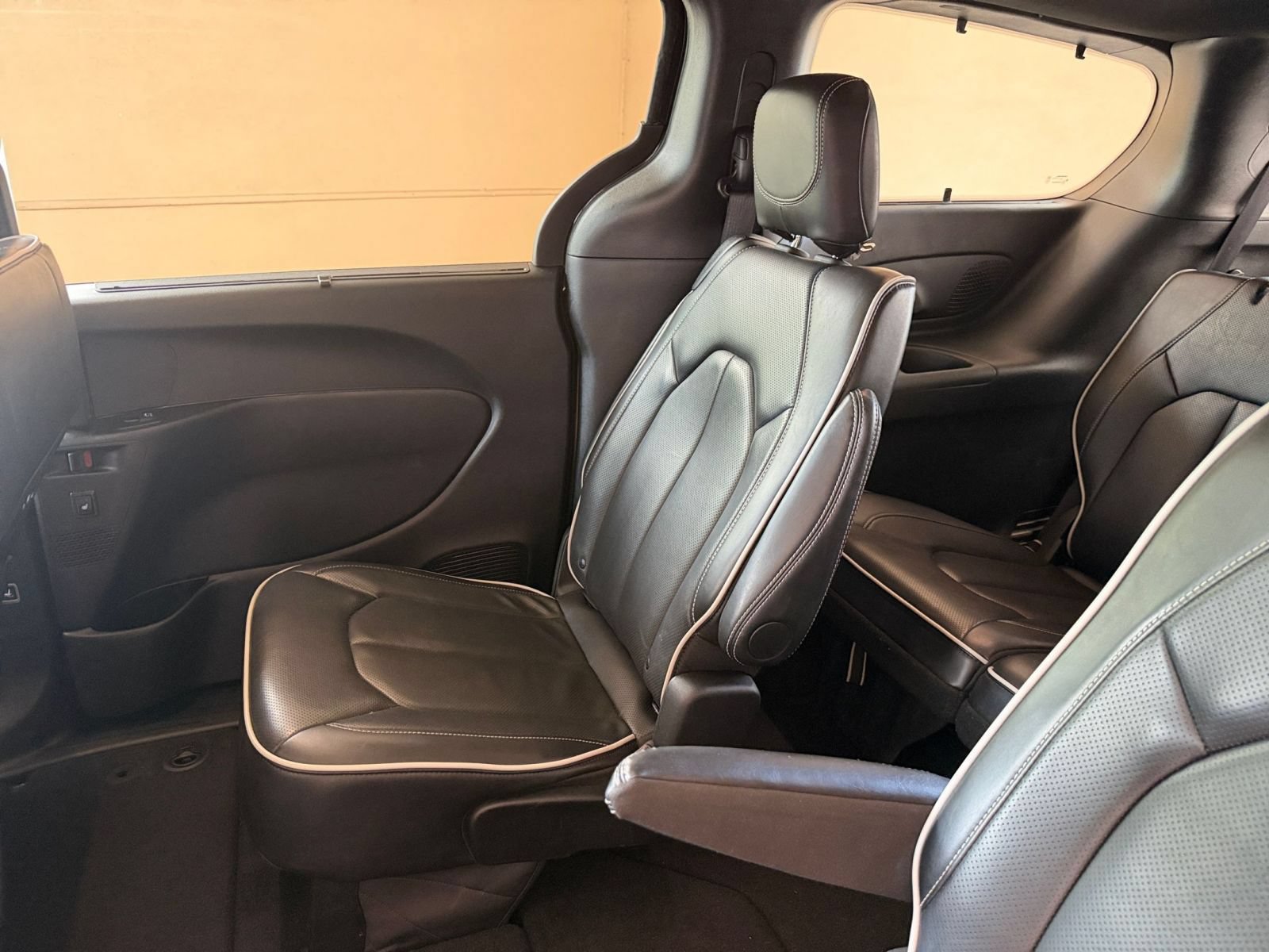 Used 2025 Chrysler Pacifica Limited FWD image 37