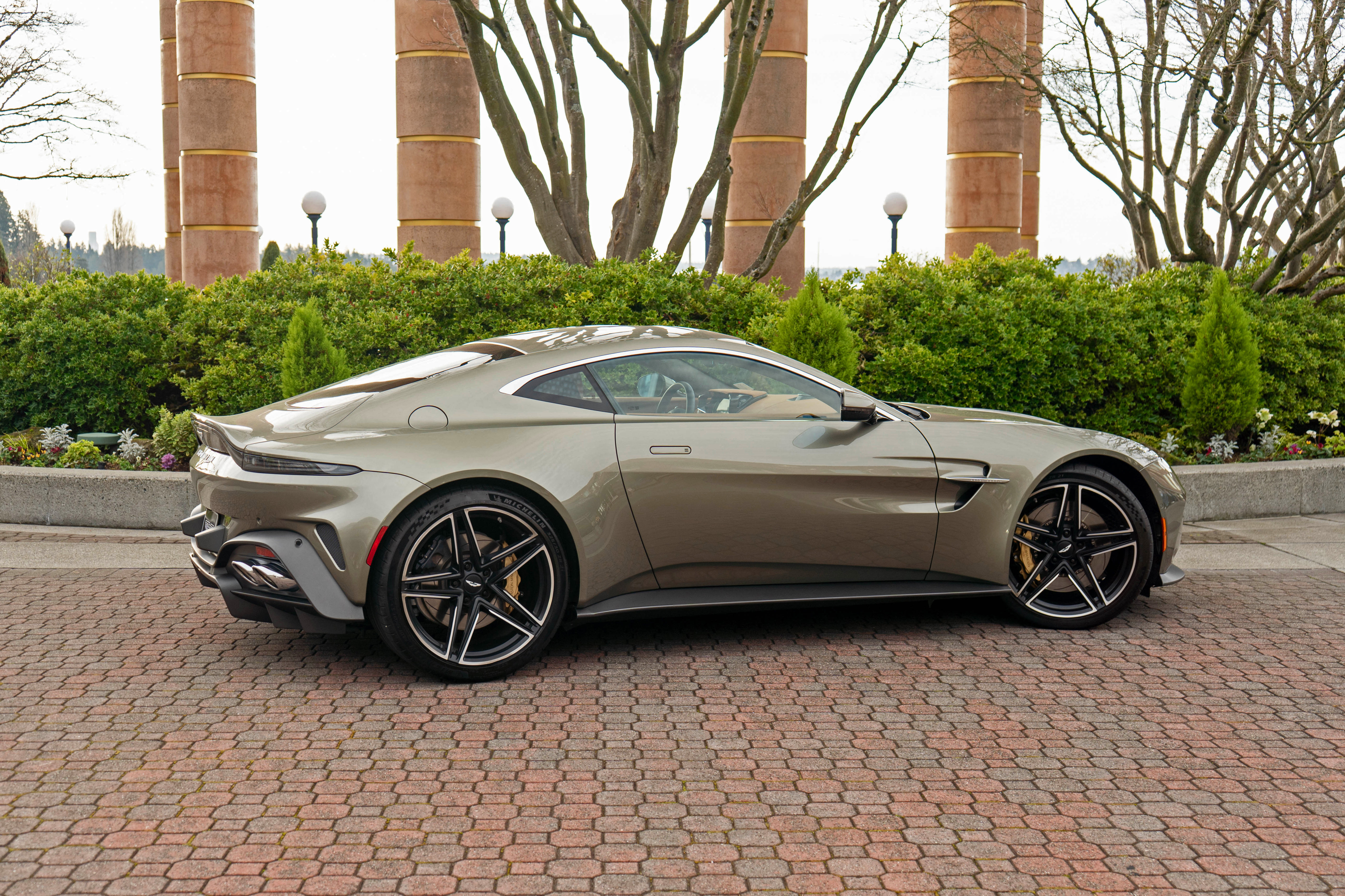 Used 2025 Aston Martin V8 Vantage Coupe image 39