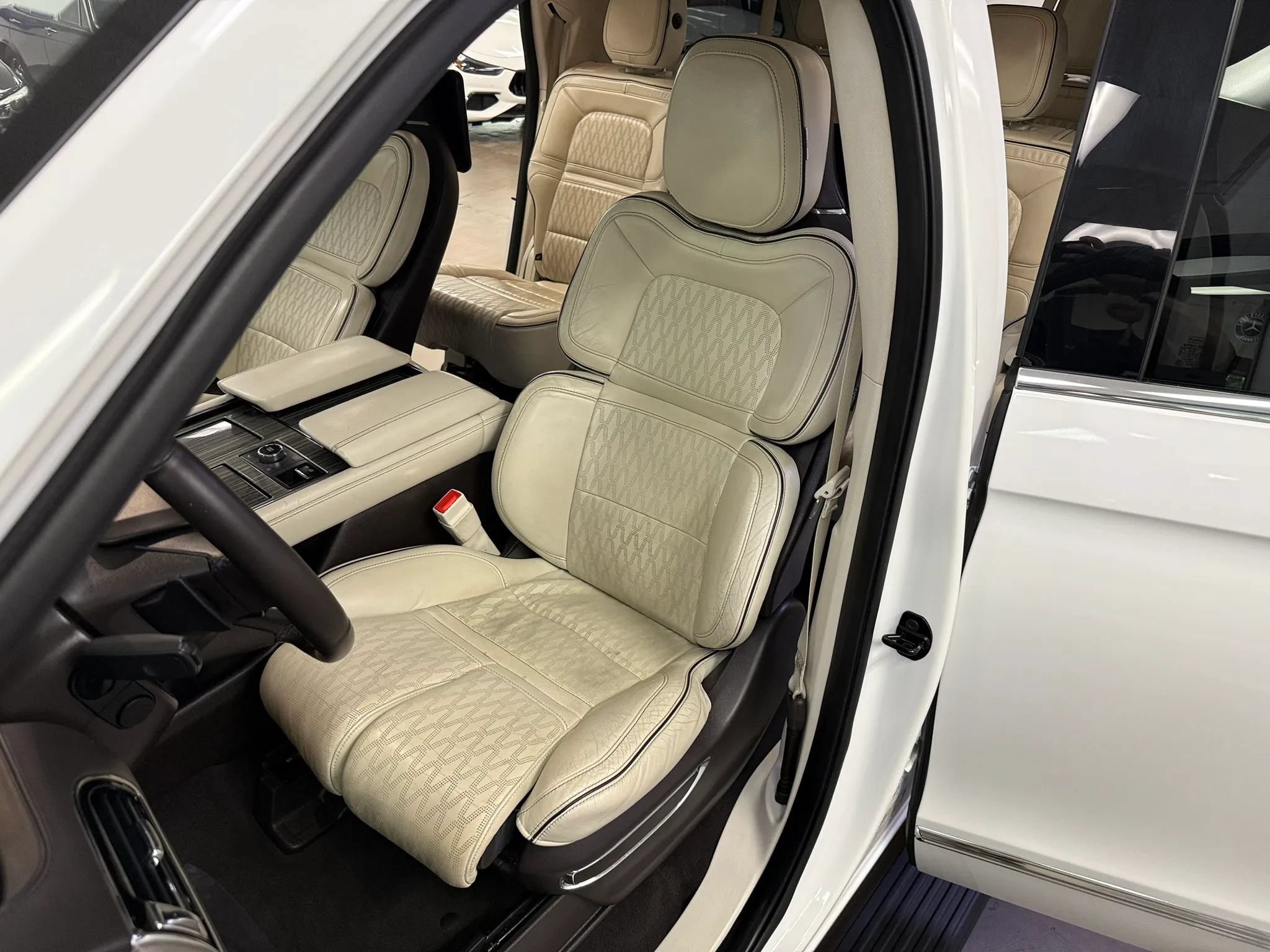 Used 2020 Lincoln Navigator L Black Label w/ Cargo Convenience Package AWD/4WD image 19