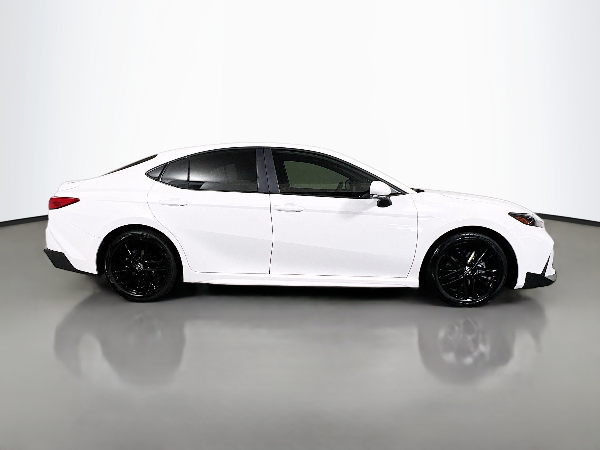Used 2026 Toyota Camry SE FWD image 3