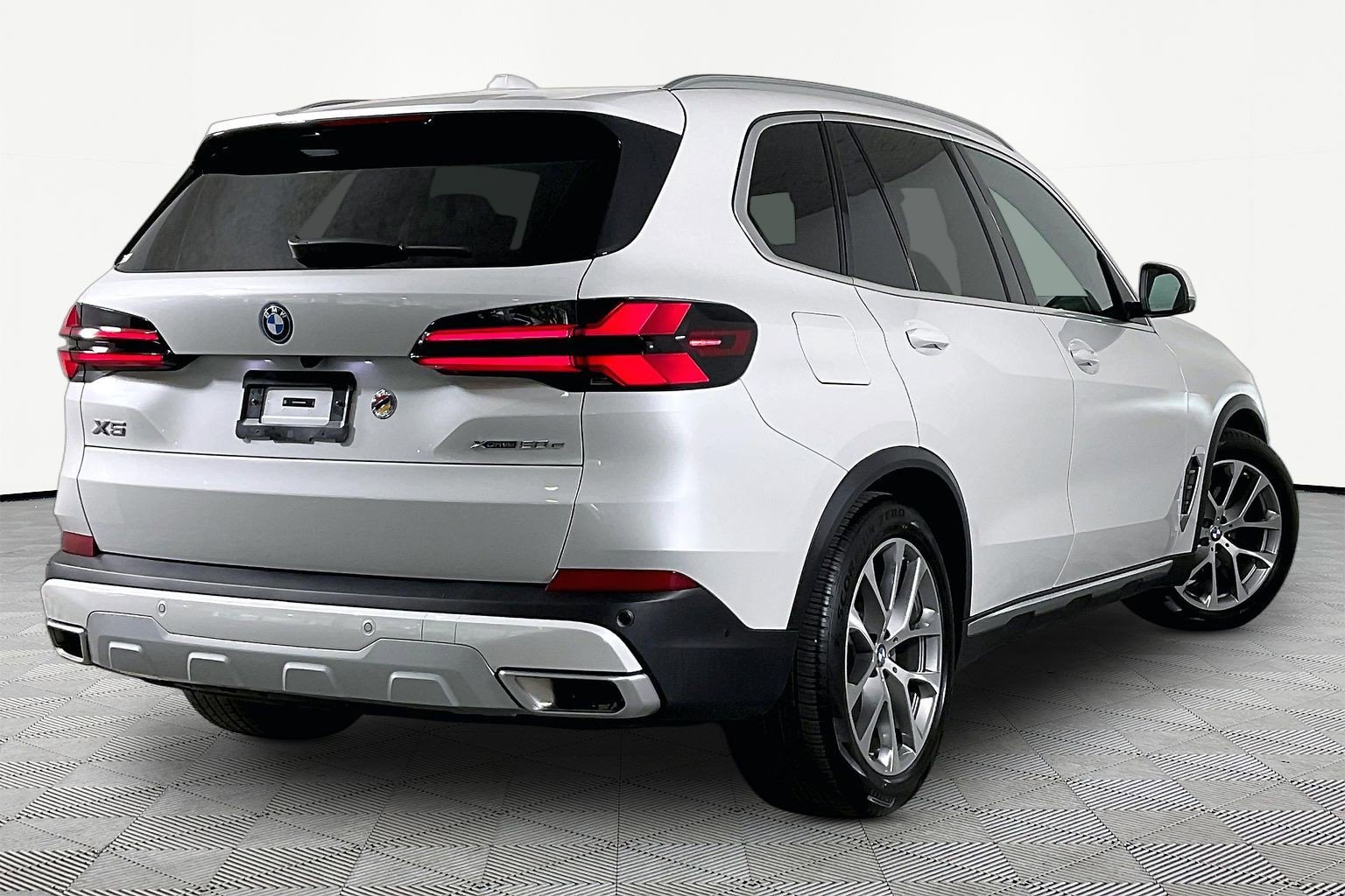 Certified 2026 BMW X5 xDrive50e w/ Executive Package AWD/4WD image 8