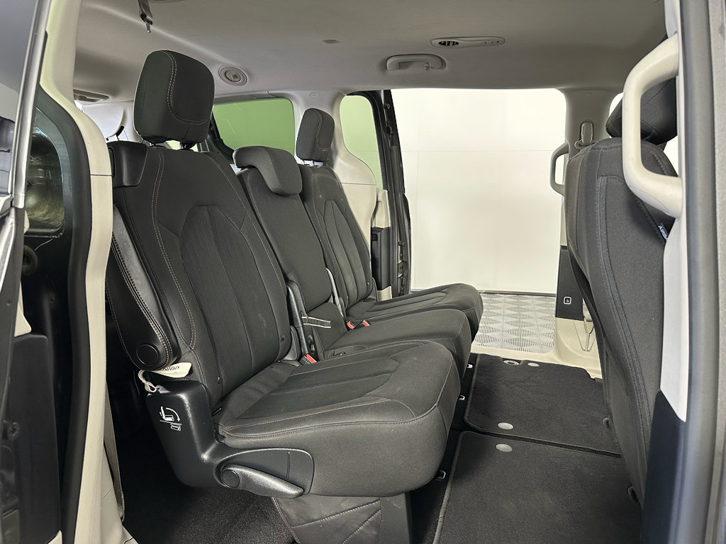 Used 2019 Chrysler Pacifica LX FWD image 24