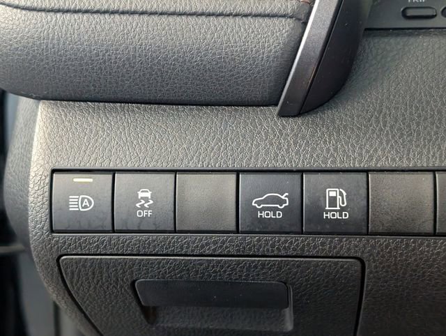 Used 2020 Toyota Camry LE image 23