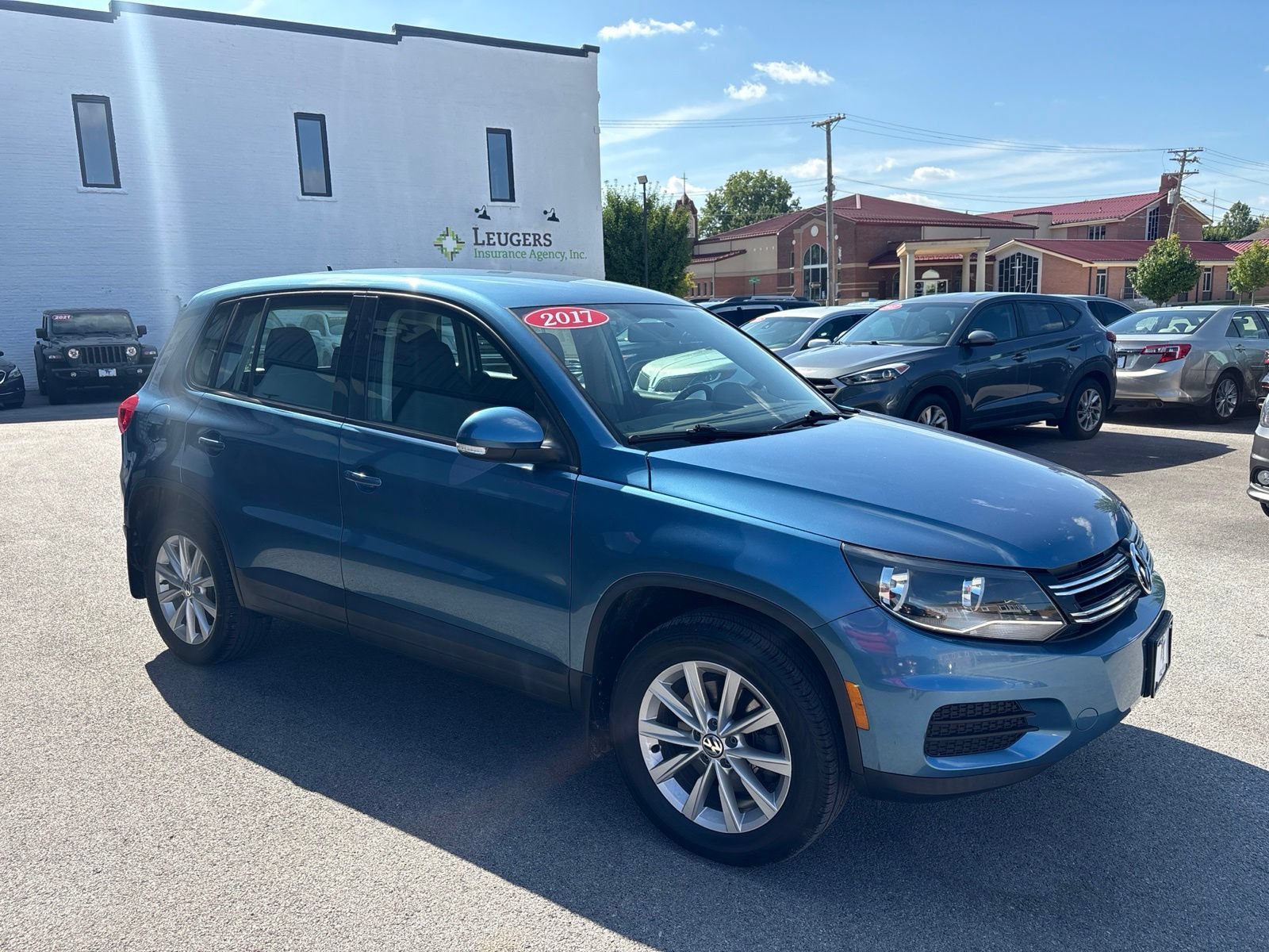 Used 2017 Volkswagen Tiguan Limited w/ Alloy Wheels Package FWD image 6