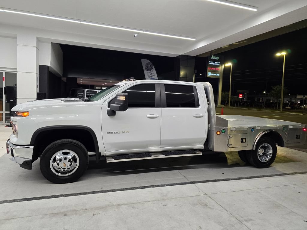 Used 2024 Chevrolet Silverado 3500 LT w/ Convenience Package AWD/4WD image 3