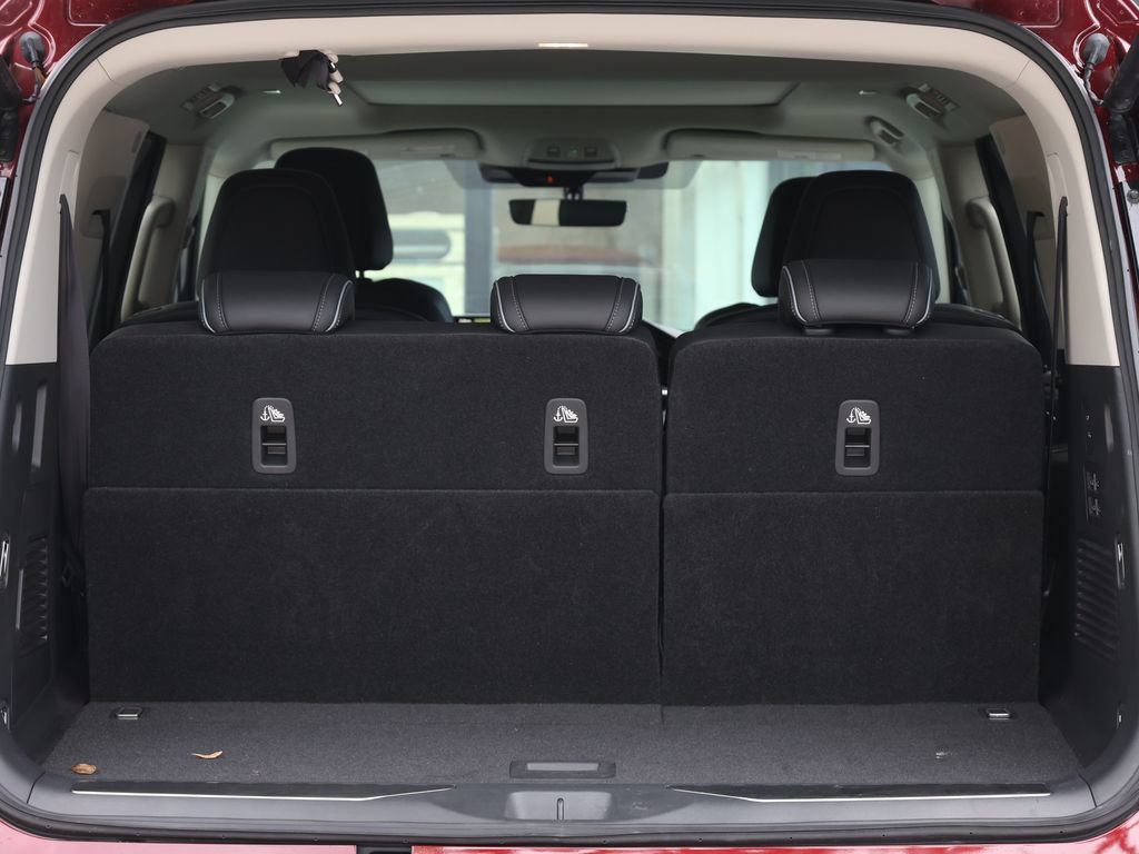 Certified 2025 INFINITI QX80 Luxe RWD image 8