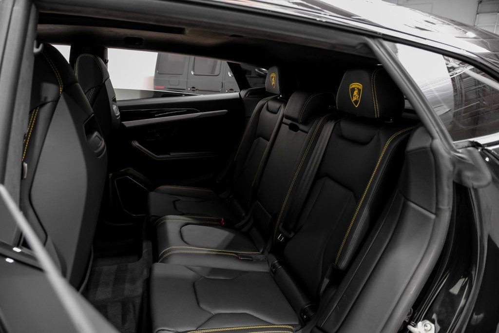 Used 2025 Lamborghini Urus SE image 40