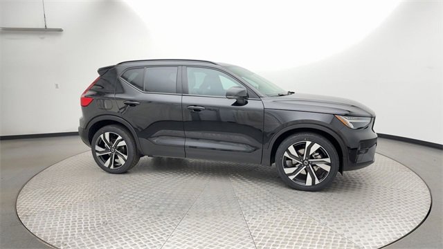 Certified 2024 Volvo XC40 B5 Plus w/ Protection Package Premier image 9