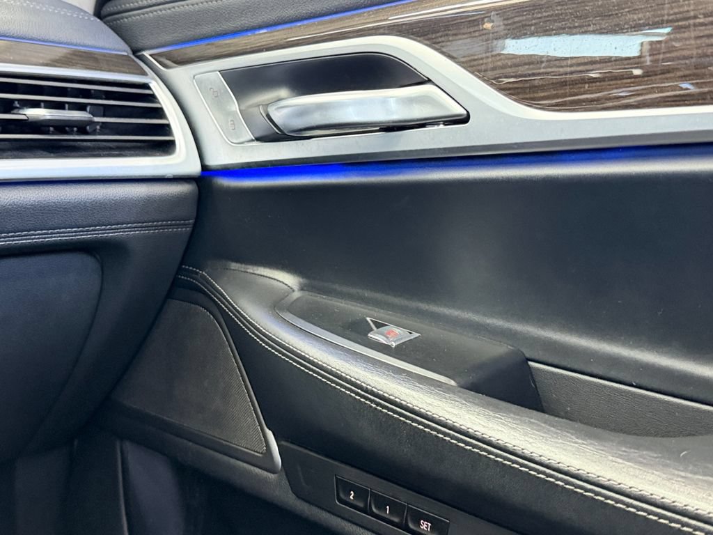 Used 2020 BMW 740i w/ Premium Package RWD image 24