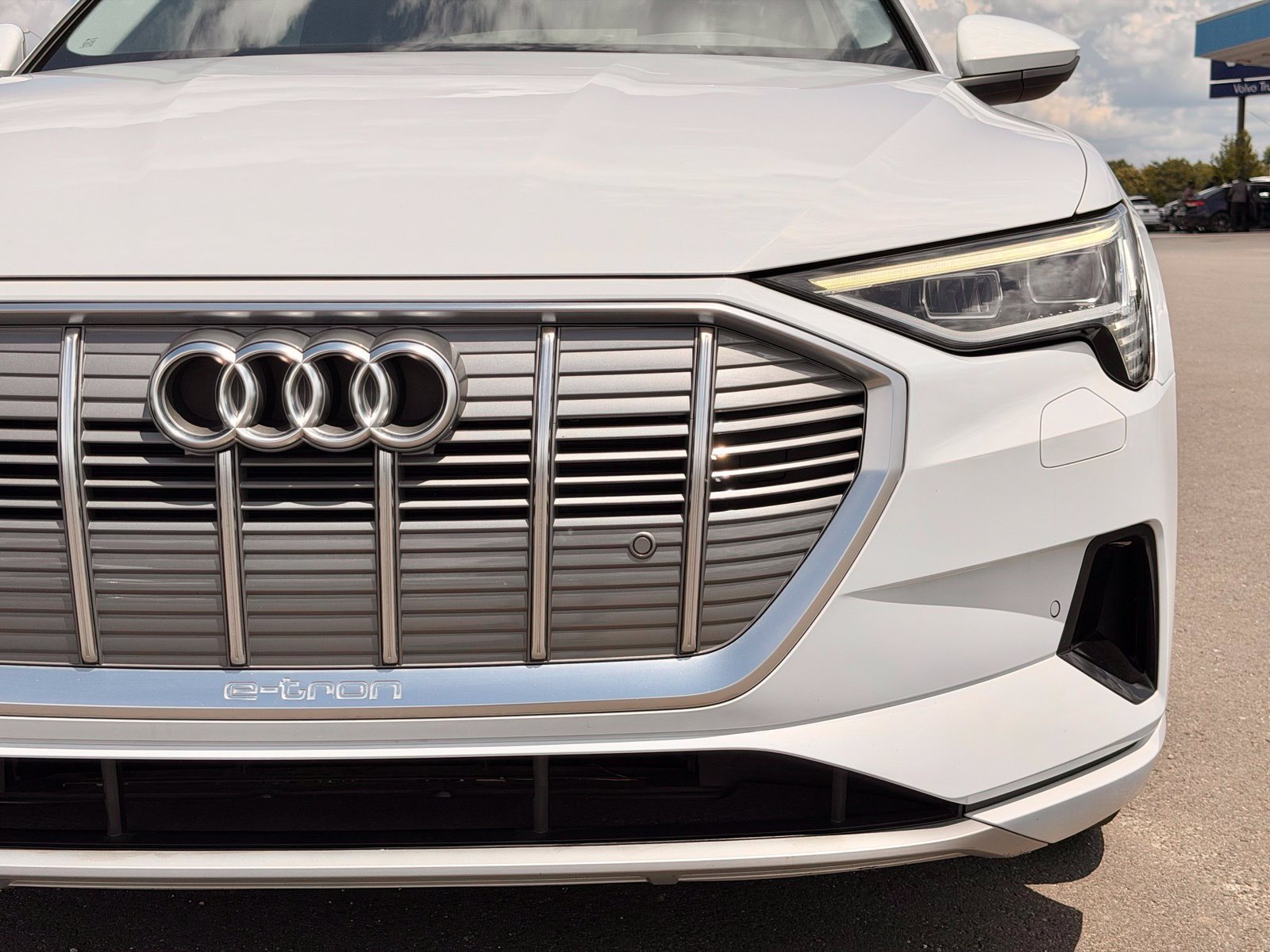 Used 2022 Audi e-tron Premium w/ Towing Package AWD/4WD image 9