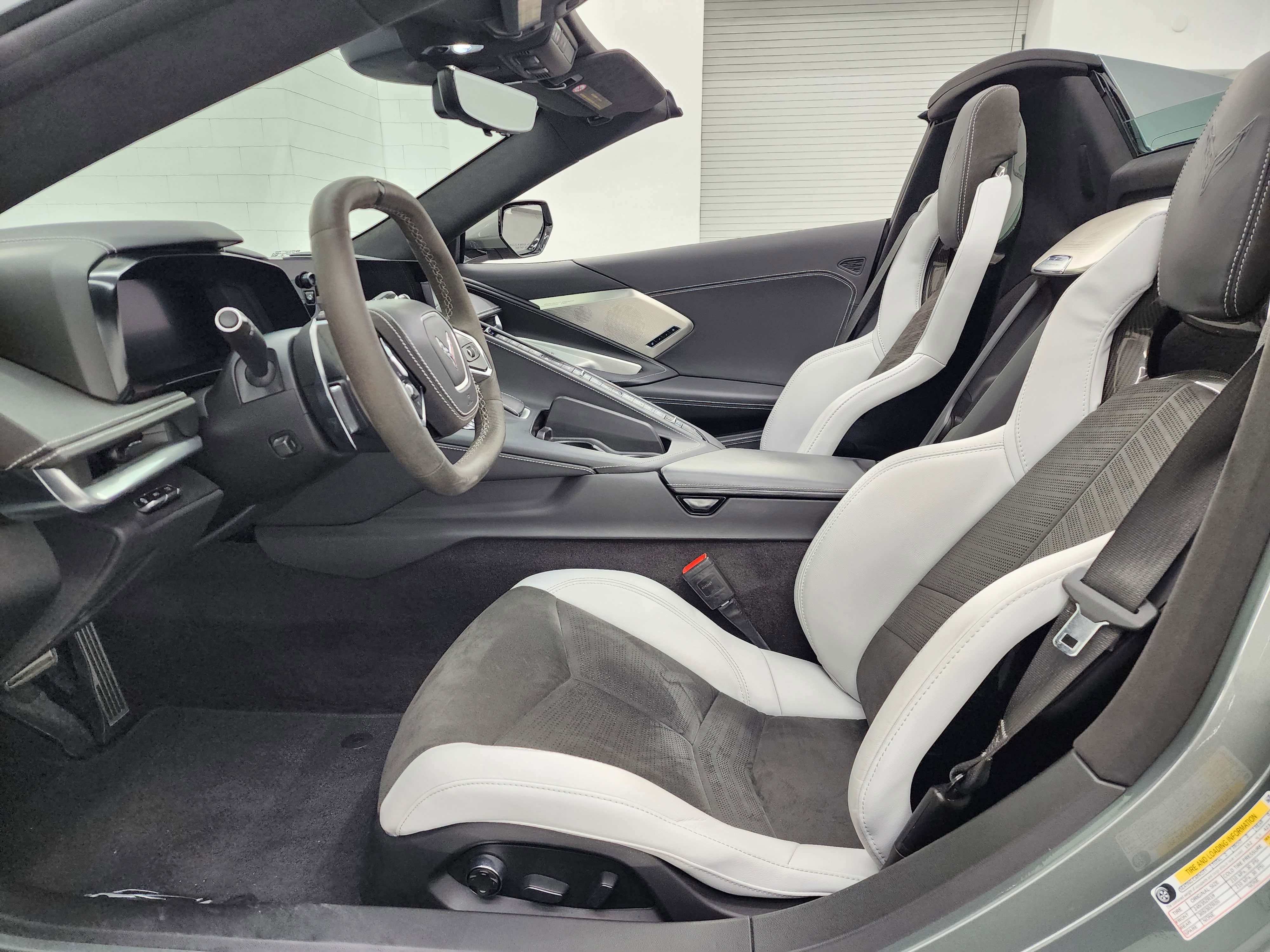 Used 2022 Chevrolet Corvette Stingray Premium Conv w/ Z51 Performance Package image 7