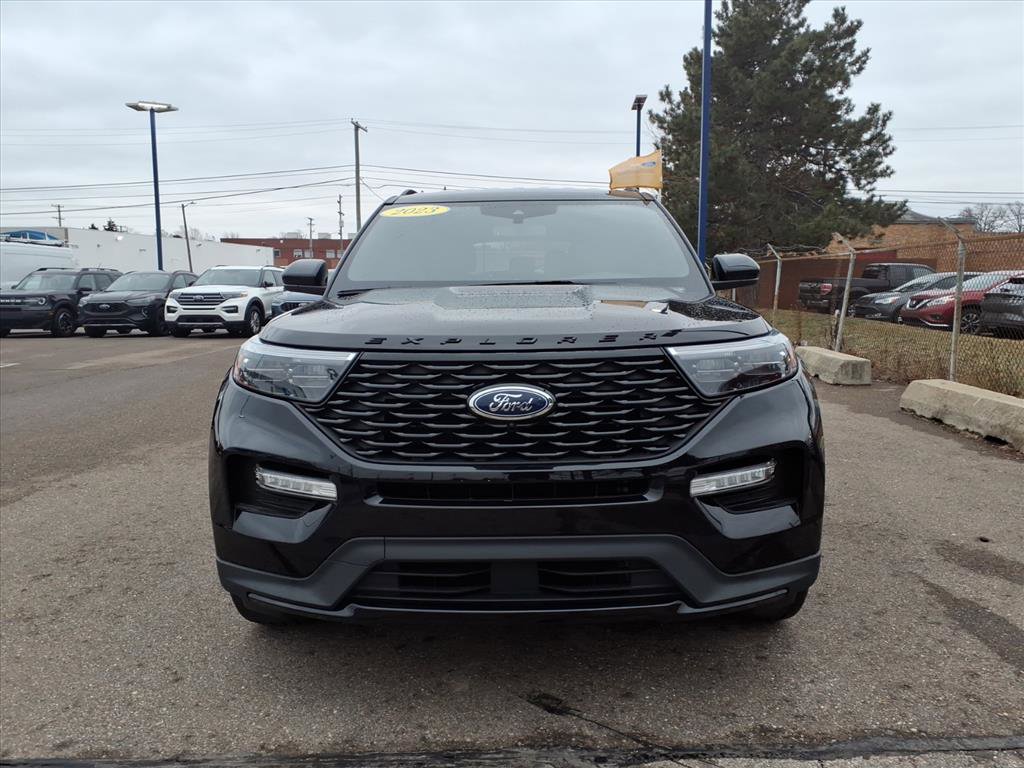 Certified 2023 Ford Explorer ST-Line image 2