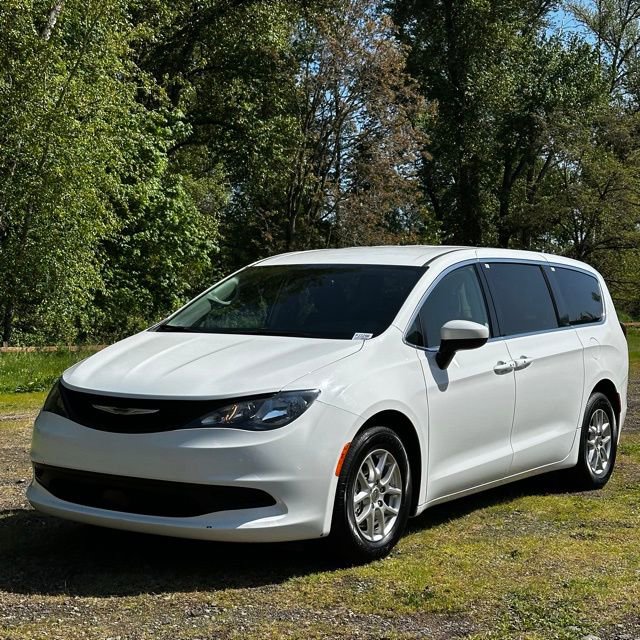 Used 2023 Chrysler Voyager LX FWD image 5