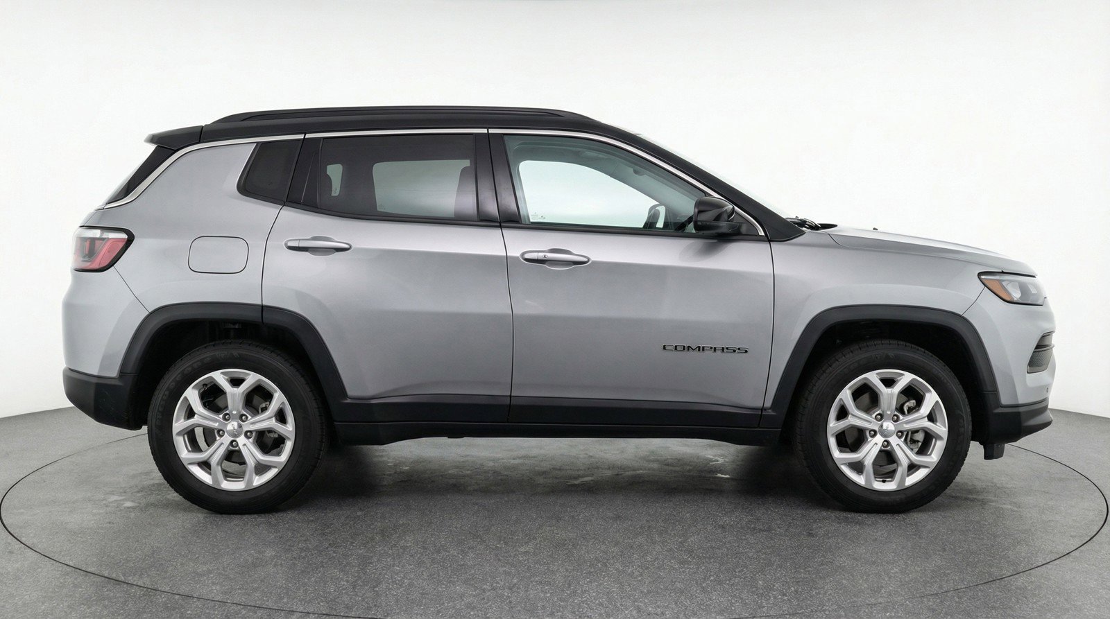 Used 2025 Jeep Compass Latitude image 11