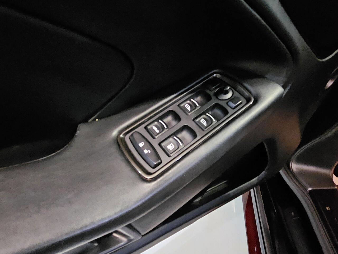 Used 2014 Aston Martin Vanquish Volante image 34