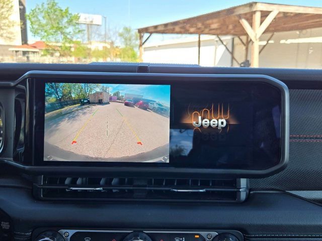 Used 2025 Jeep Wrangler Unlimited Rubicon image 19