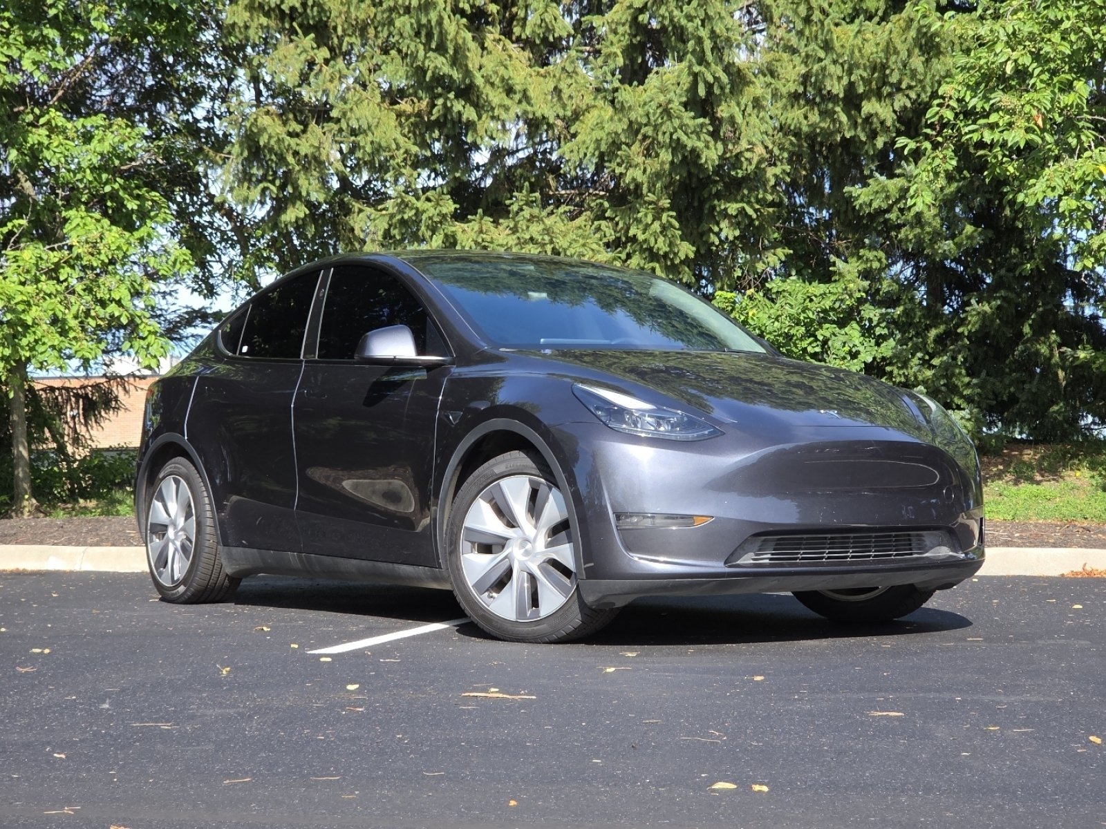 Used 2024 Tesla Model Y Long Range AWD/4WD image 2