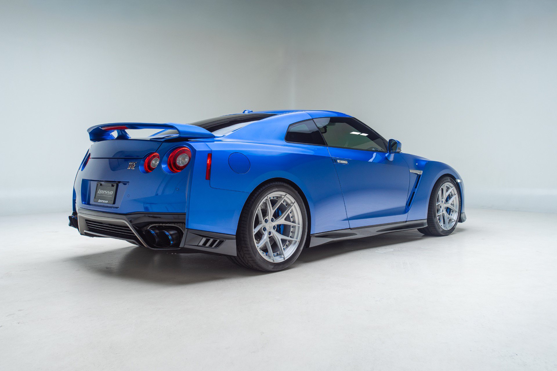 Used 2021 Nissan GT-R Premium AWD/4WD image 2