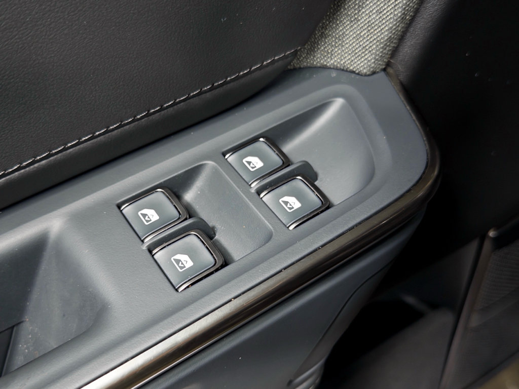 Used 2025 Rivian R1S Adventure AWD/4WD image 6