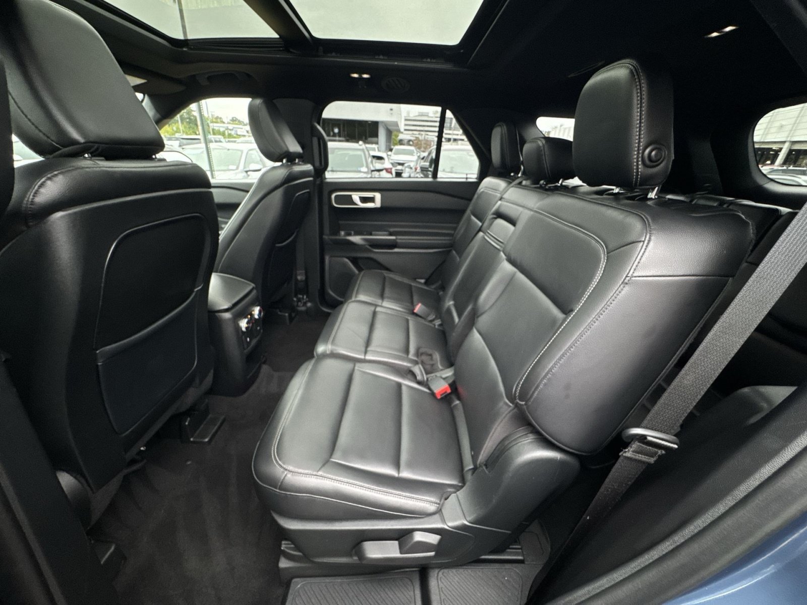 Used 2020 Ford Explorer XLT w/ Equipment Group 202A AWD/4WD image 25