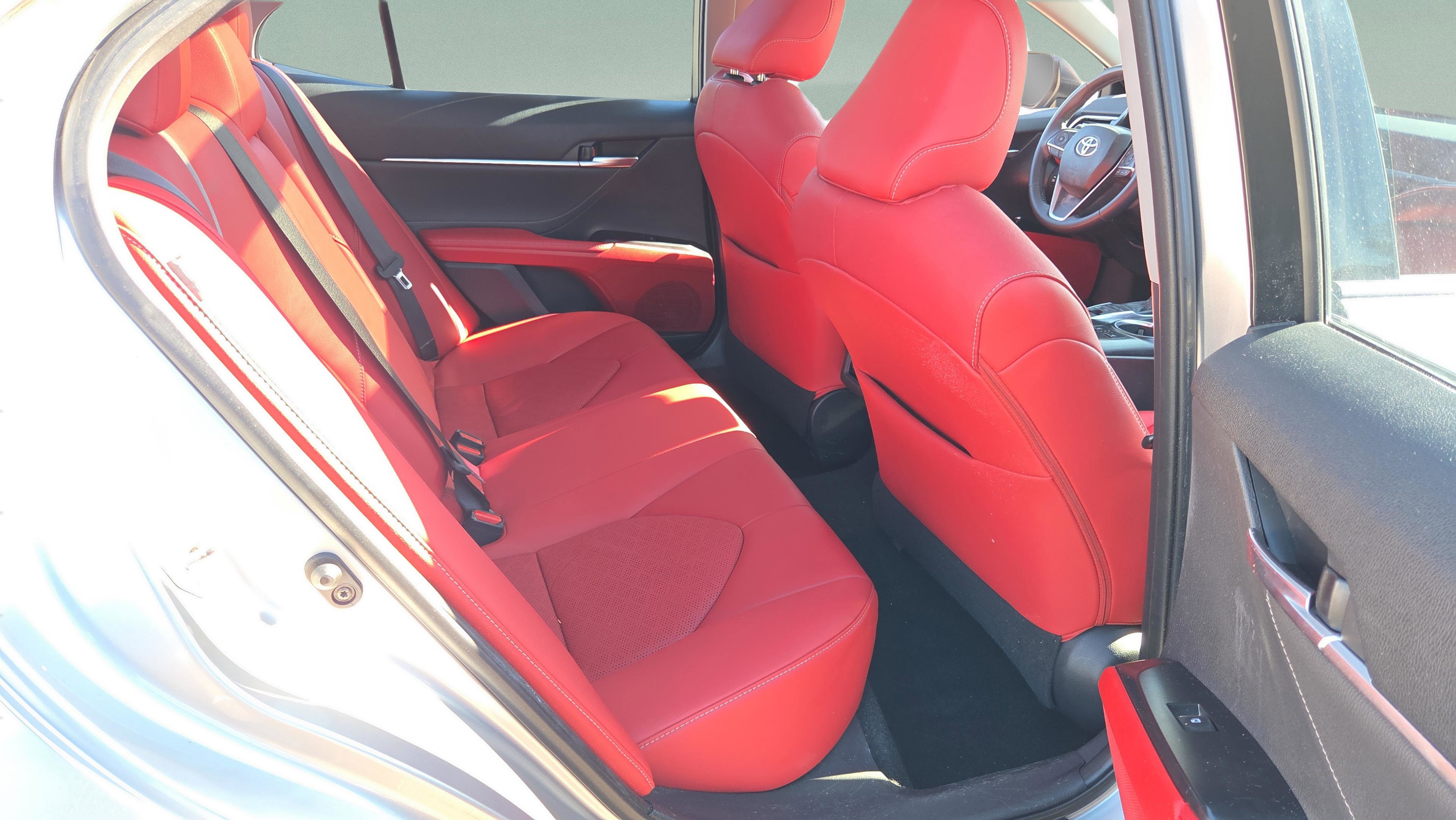 Used 2018 Toyota Camry XSE image 15