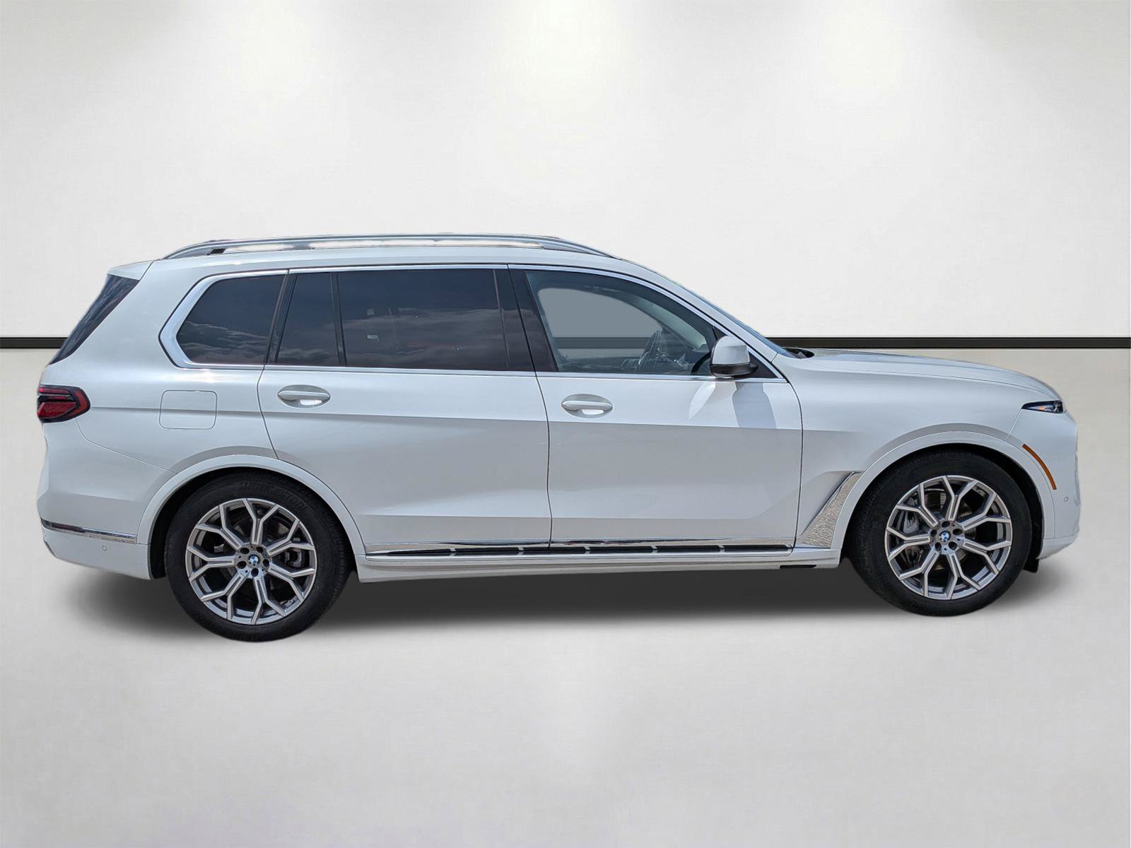 Used 2025 BMW X7 xDrive40i AWD/4WD image 3