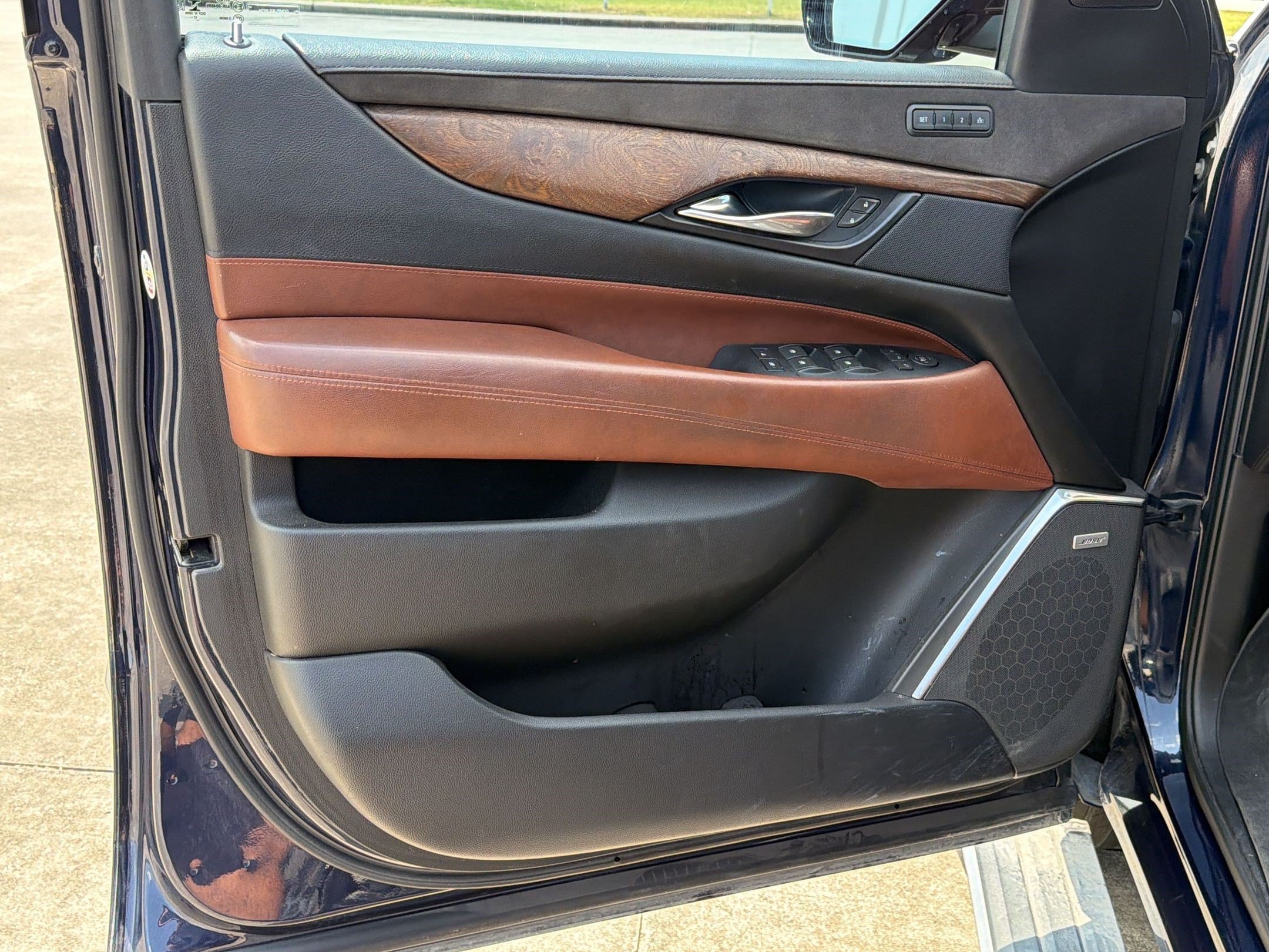 Used 2018 Cadillac Escalade Premium Luxury RWD image 14