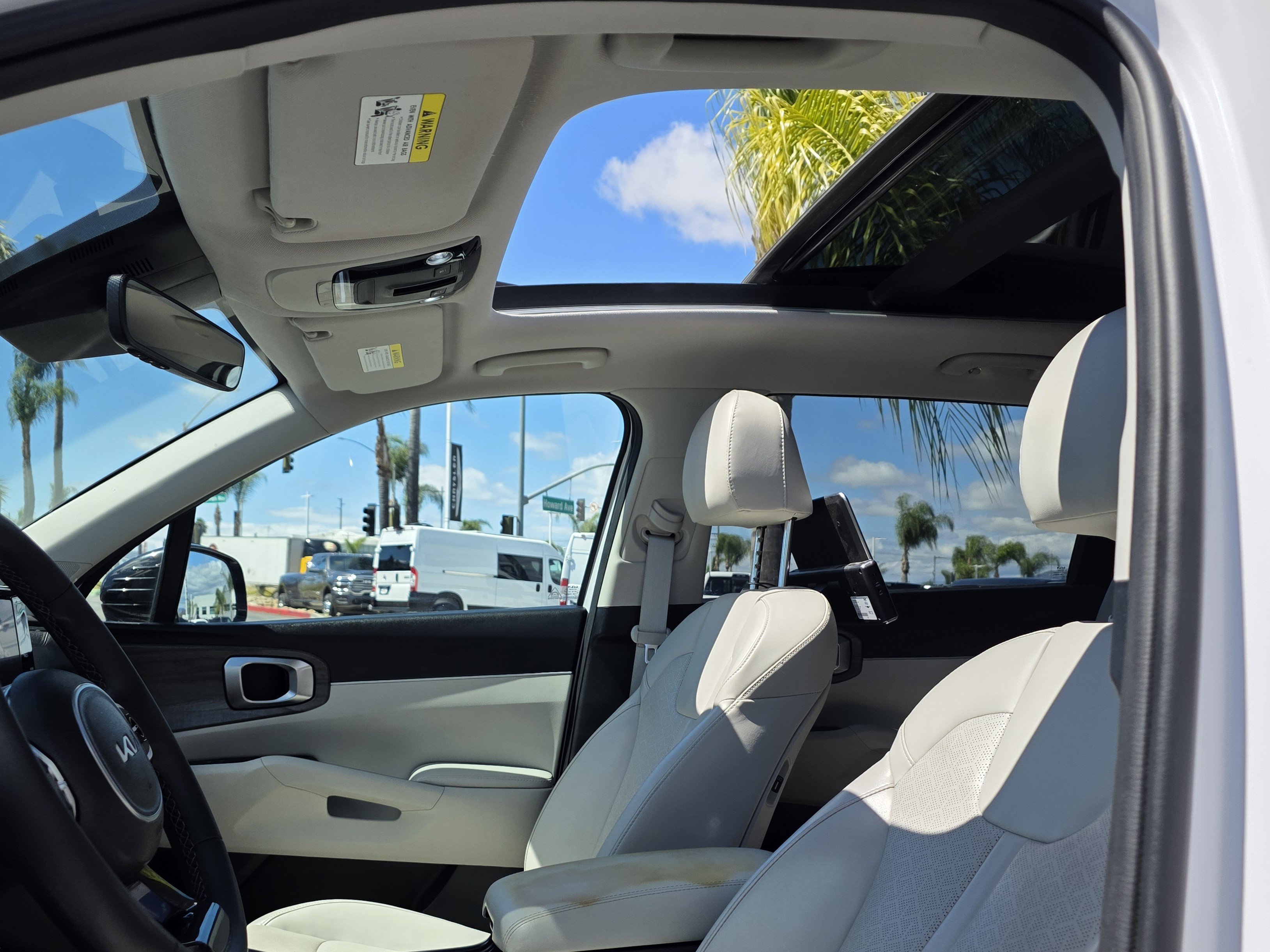 Used 2022 Kia Sorento EX w/ Panoramic Sunroof Package FWD image 17