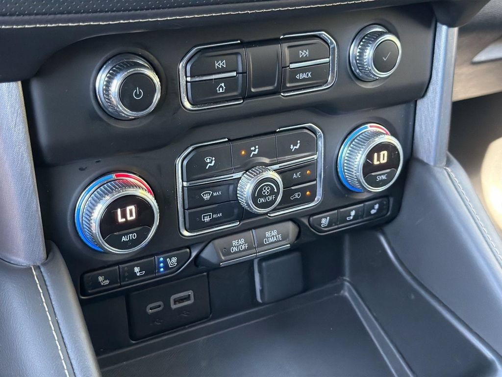 Used 2024 GMC Yukon SLT AWD/4WD image 11