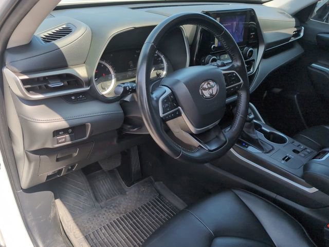Used 2023 Toyota Highlander XLE image 10