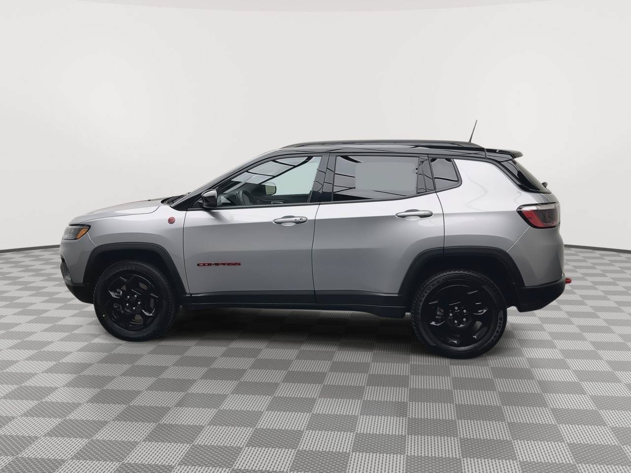 Used 2023 Jeep Compass Trailhawk AWD/4WD image 32