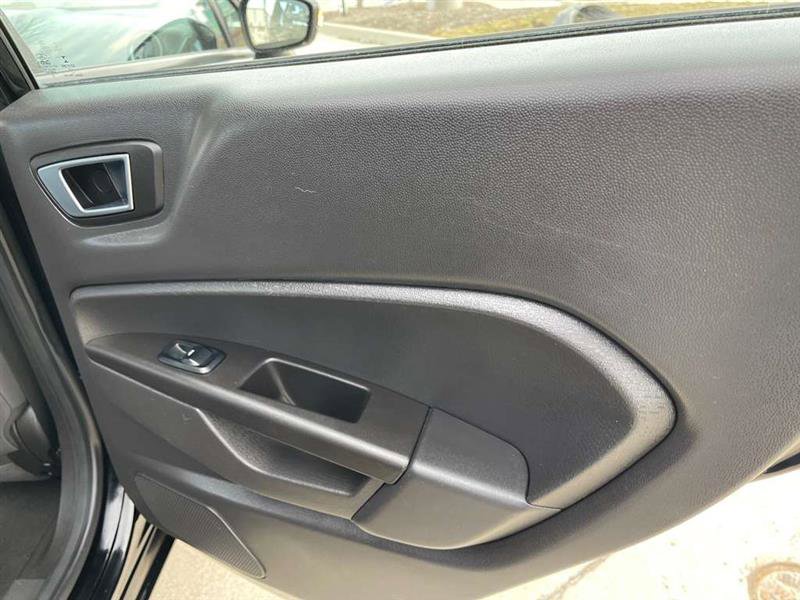 Used 2016 Ford Fiesta SE image 21