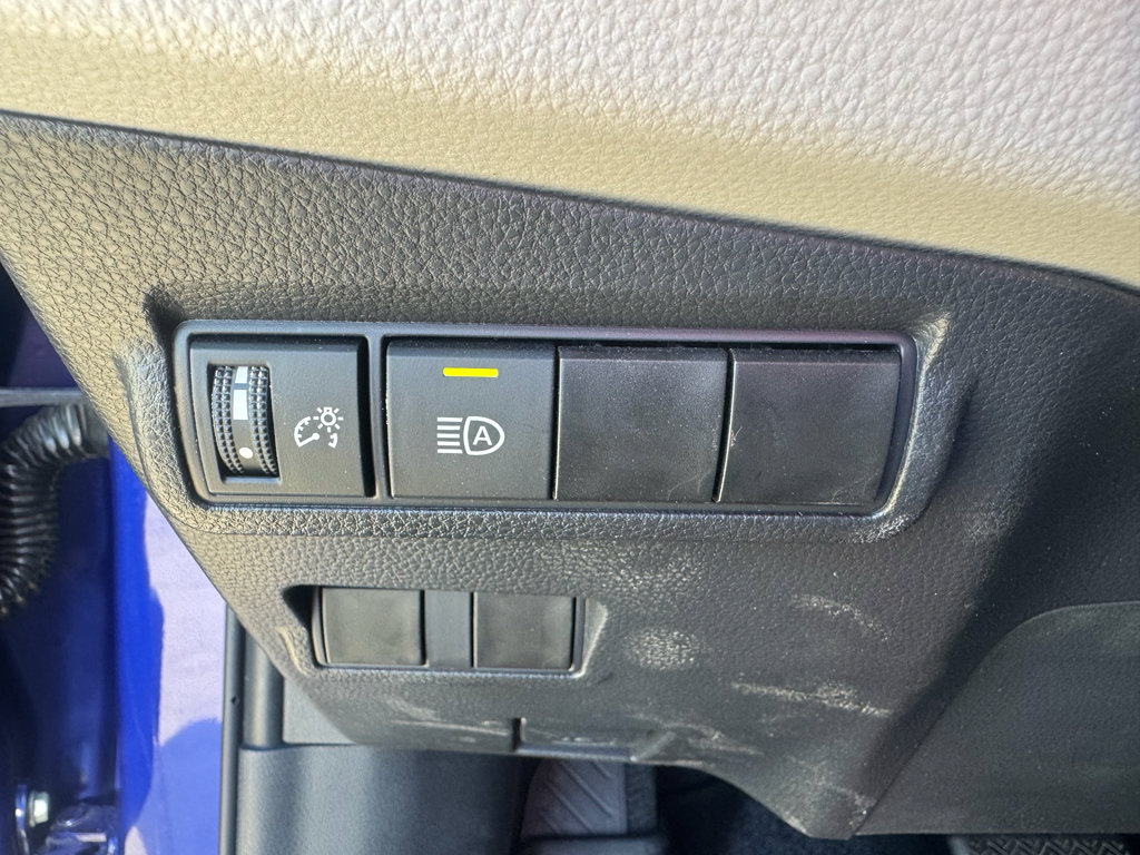 Used 2025 Toyota Corolla Cross LE w/ Moonroof Package FWD image 11