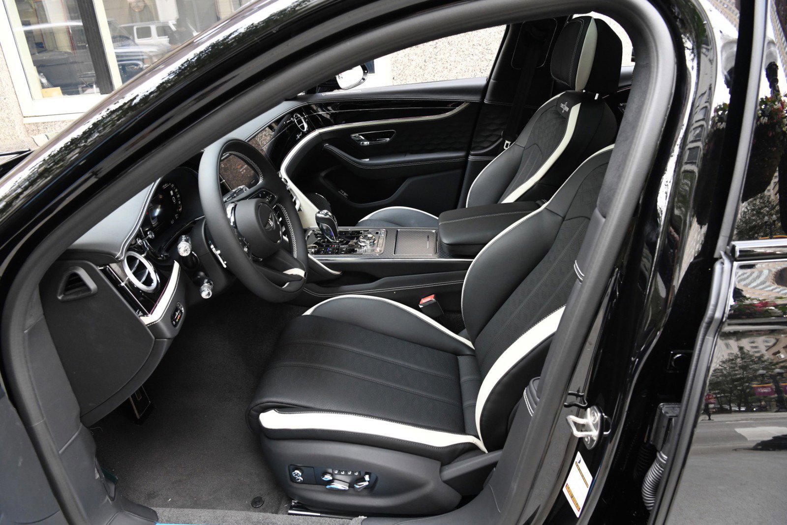 New 2025 Bentley Flying Spur Plug-In Hybrid image 7