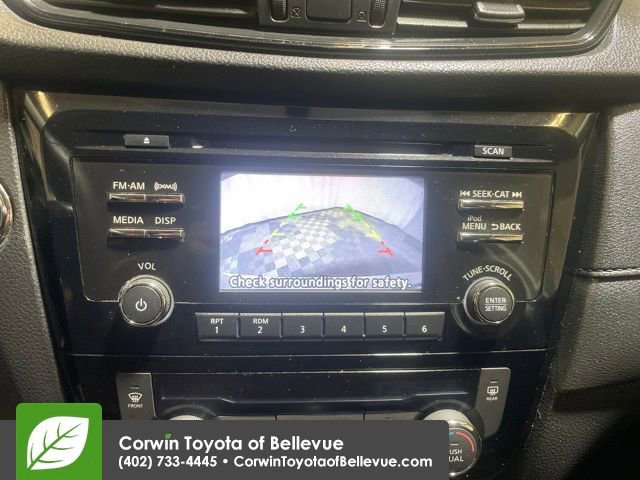 Used 2017 Nissan Rogue SV image 19