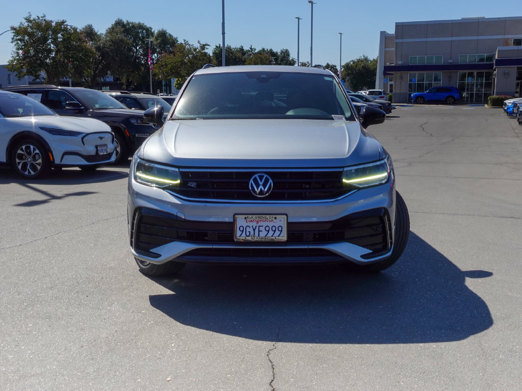 Used 2023 Volkswagen Tiguan SE R-Line FWD image 3