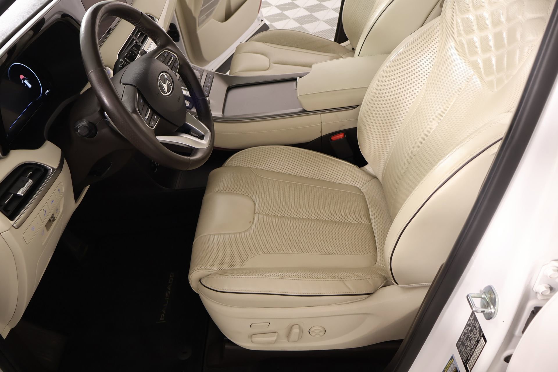 Used 2021 Hyundai Palisade Calligraphy image 12